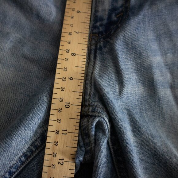Levi's 541 Light Wash Denim Jorts / 34 - Picture 8 of 9